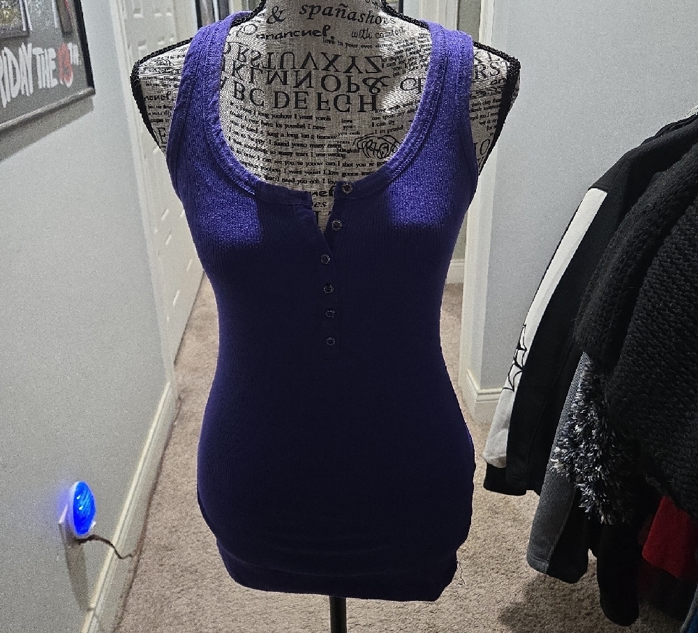 Active Basic Fitted Buttoned Tank Tops - image 4